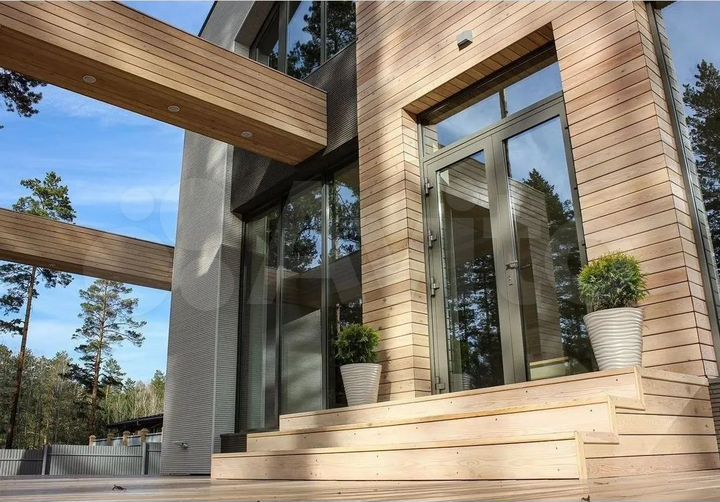 Дом 240 м² на участке 8 сот.