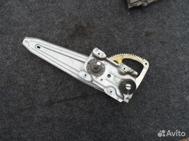 Стеклоподъемник задний правый Toyota Corolla 150