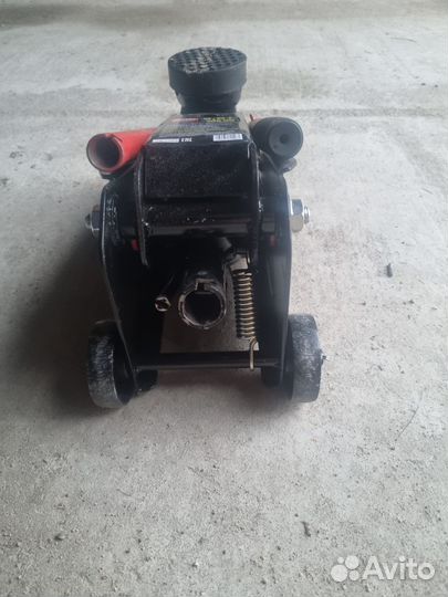 Домкрат гидравлический подкатной бу