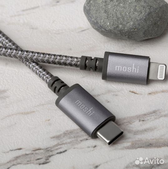 Кабель Lightning to USB-C 25 см Moshi кевлар