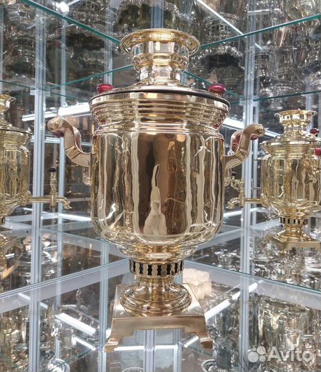 Самовар на дровах. Банка с медалями И.Г. Баташева