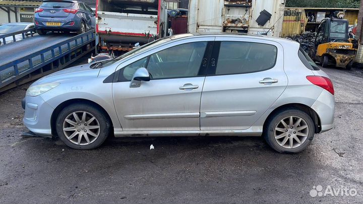 В разборе на запчасти Пежо 308