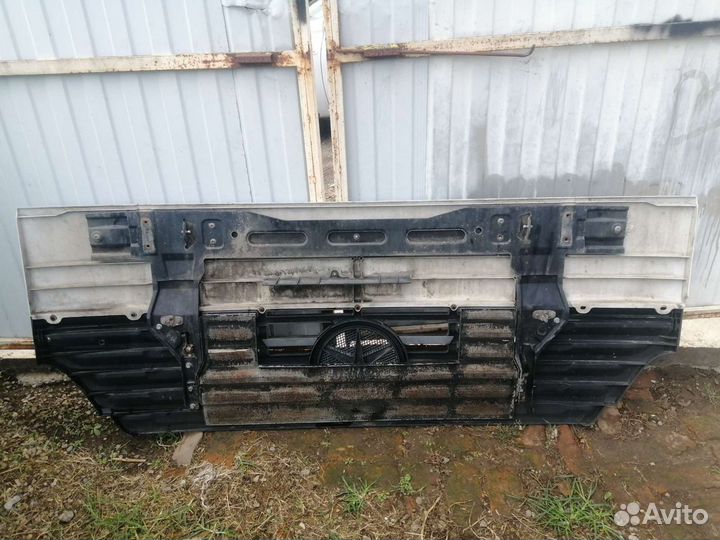 Капот на мерседес актрос