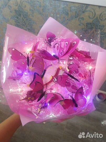 Светящийся букет с бабочками
