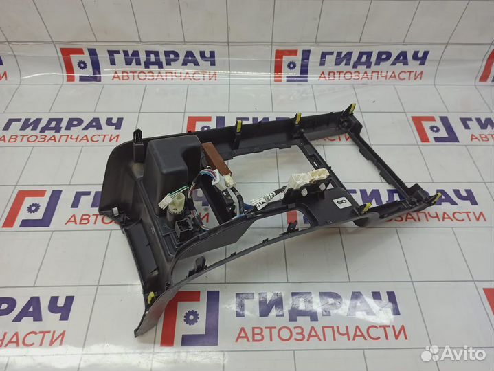 Накладка на центральную консоль Toyota Land Cruiser Prado (J150) 58833-60370-C0