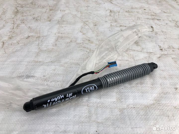 Bmw G11 G12 новый Амортизатор багажника правый