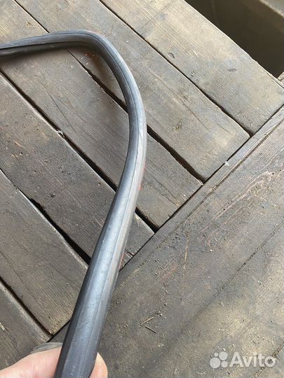 Уплотнитель лобового стекла Golf 2