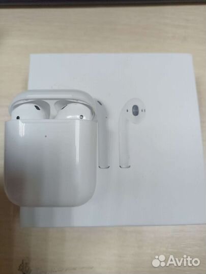 А) Bluetooth наушники AirPods реплика