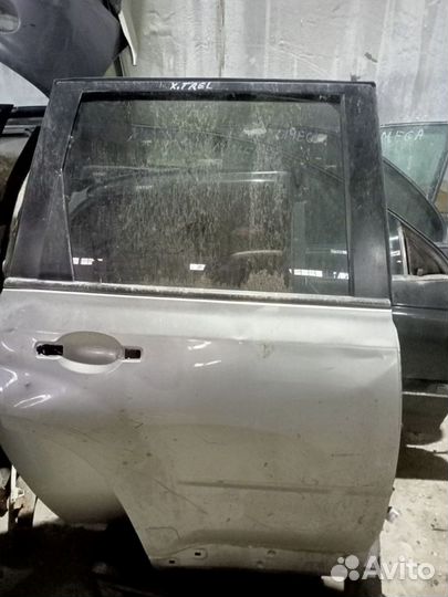 Задняя правая и левая дверь на Nissan x-trail t31