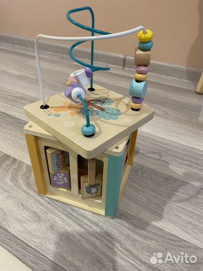 Деревянный развивающий бизиборд бизикуб