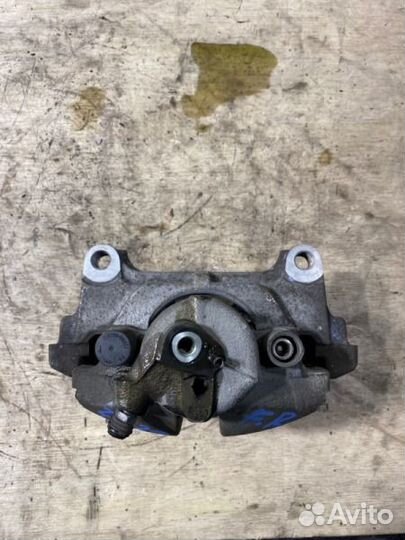 Суппорт передний правый Volkswagen Passat 3C2 BZB