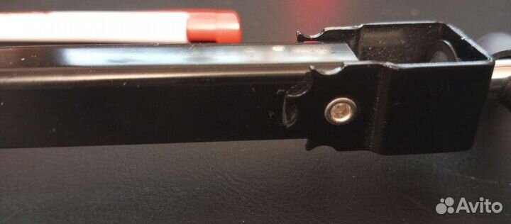 Настенный держатель гитары Maxtone