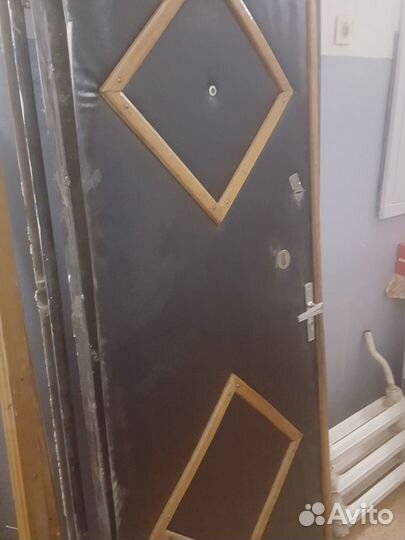Дверь деревян.без коробки и метал.скоробкой
