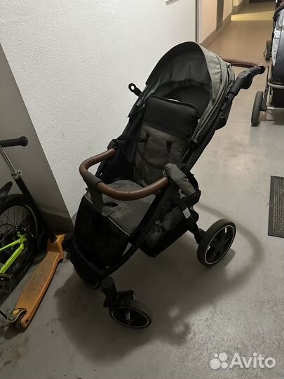 Прогулочная коляска