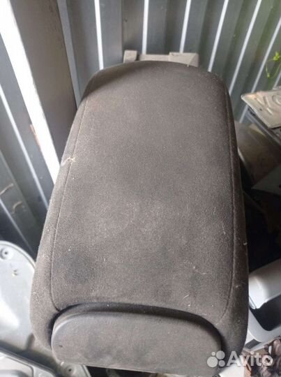 Mitsubishi outlander xl подлокотник