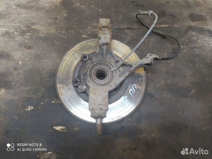 Кулак поворотный правый Peugeot 307