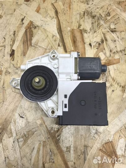 Моторчик стеклоподъемника передний правый Tiguan 1