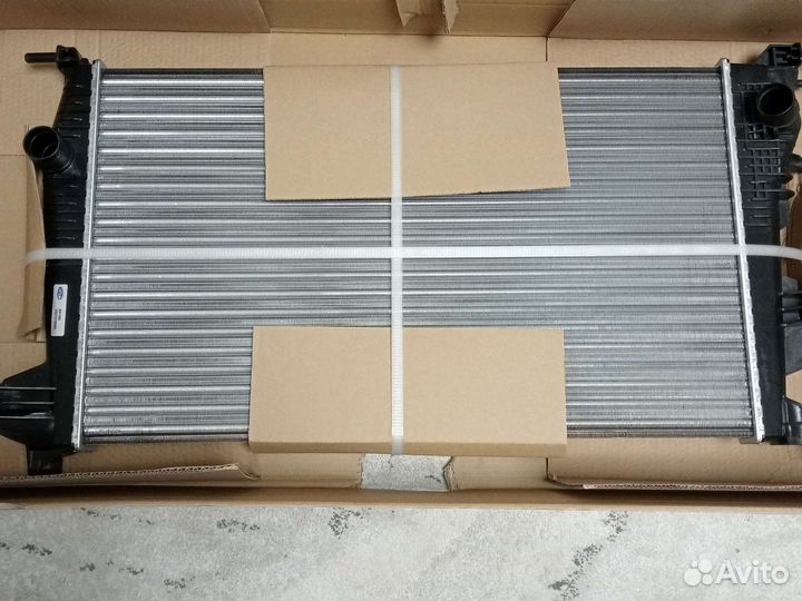 Радиатор охлаждения Renault scenic 3