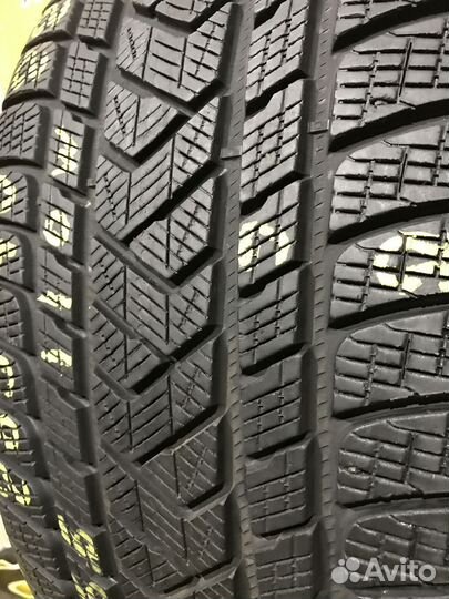 Pirelli Scorpion Winter 285/40 R22 110W