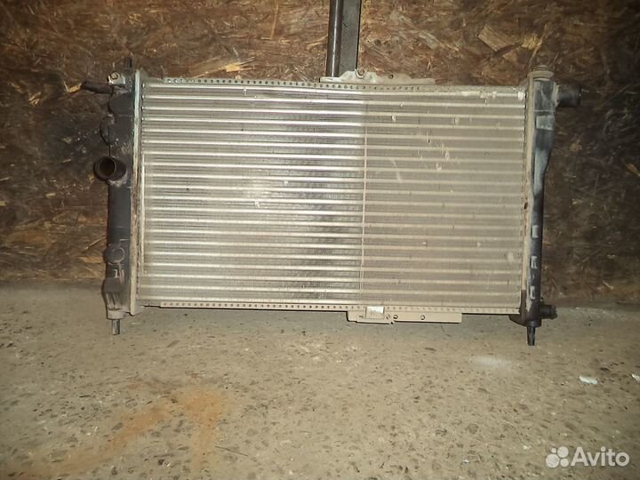 Радиатор охлаждения на daewoo nexia N100