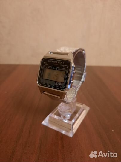 Наручные советские часы едут к покупателю