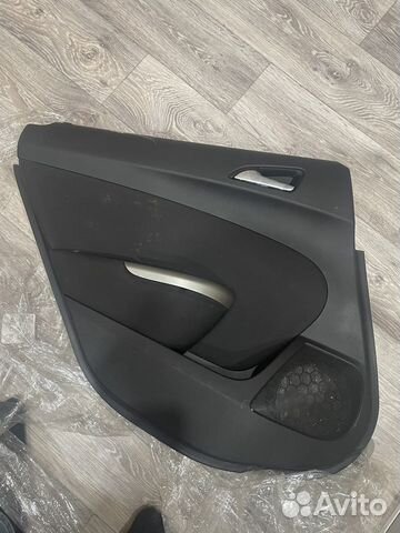 Обшивка задней левой двери opel astra j