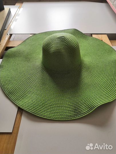 Шляпа с широкими полями