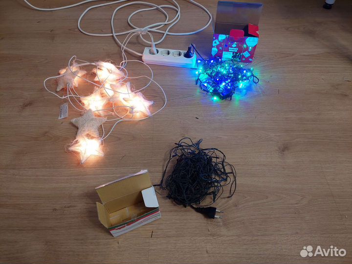 Ёлка, игрушки, гирлянды