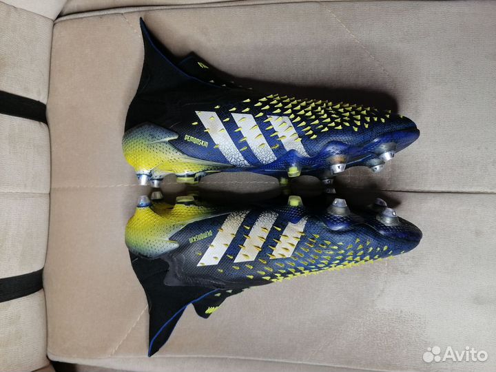 Футбольные бутсы adidas predator