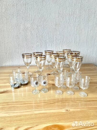 Бокалы из коричневого стекла фужеры, стопки, рюмки