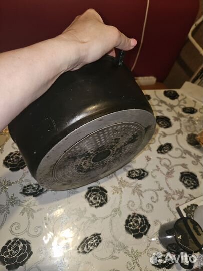 Кастрюля чугунная