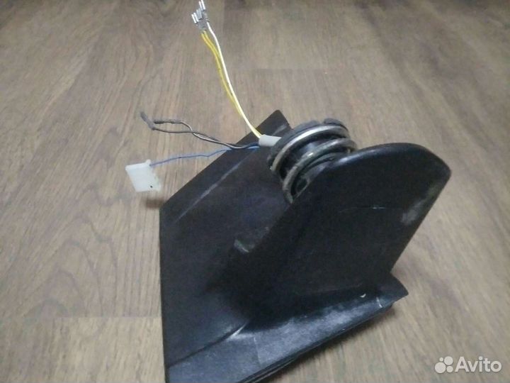 Поворотная втулка для бокового зеркала