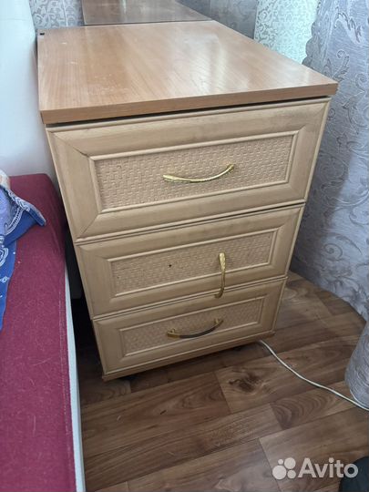 Тумба прикроватная