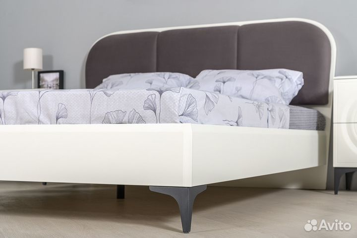 Валенсия Спальня 11.36.02 Кровать без ортопеда, цвет лдсп белый шагрень/мдф бел шагрень/ткань велутт