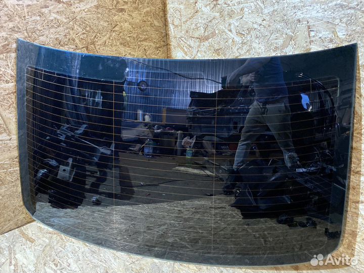 Стекло заднее VW Passat B6 B7 05-15