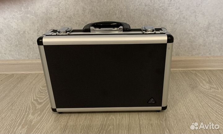 Студийный микрофон behringer B 1