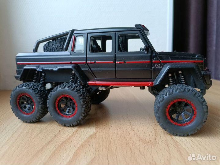 Модель машинки Гелендваген G63 6х6 1:24 22 см