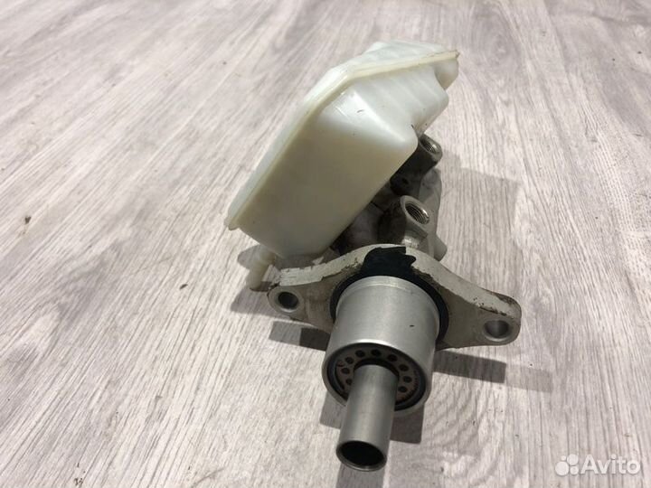 Главный тормозной цилиндр Ford Focus 2 qqdb 2010