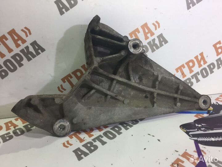 Мерседес Вито Кронштейн подушки двигателя правый