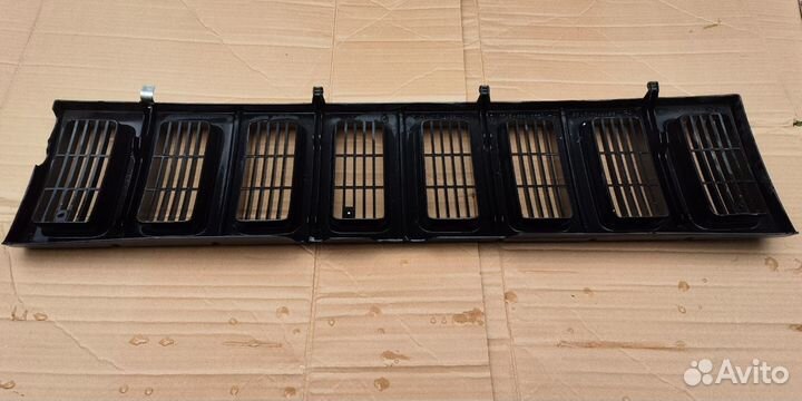 Решетка радиатора Jeep Grand Cherokee