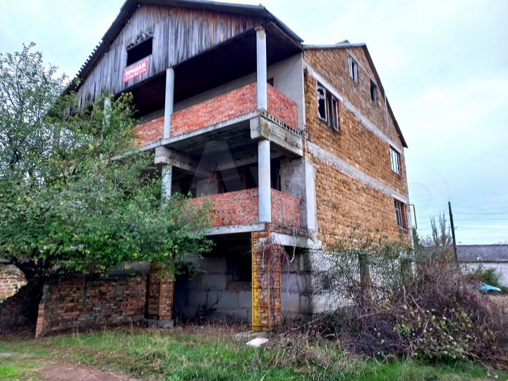 Дом 300 м² на участке 8 сот.