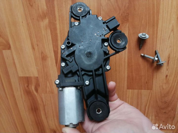 Моторчик заднего стеклоочистителя