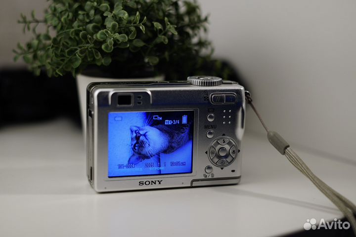 Цифровой фотоаппарат Sony DSC-W7