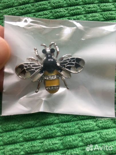 Брошь пчела