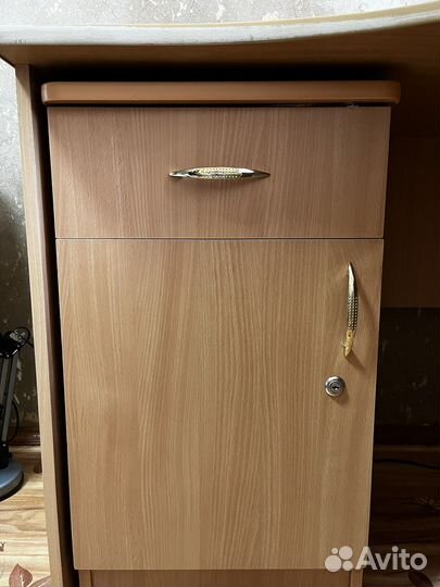 Стол письменный угловой с тумбой б/у