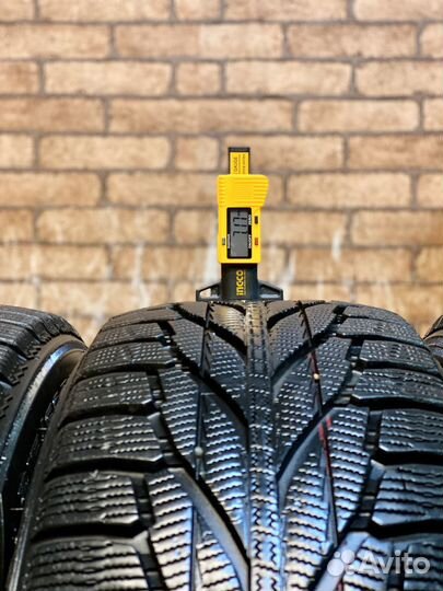 Nokian Tyres Hakkapeliitta R2 SUV 215/60 R17