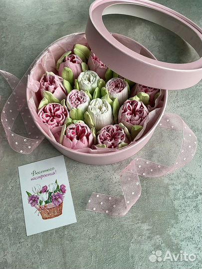 Махровые зефирные тюльпаны