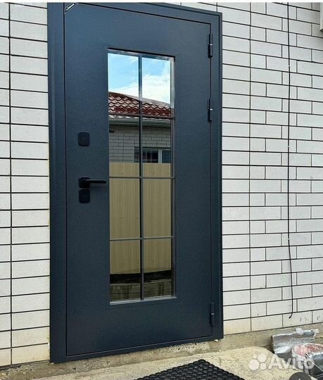 Дверь входная в частный дом
