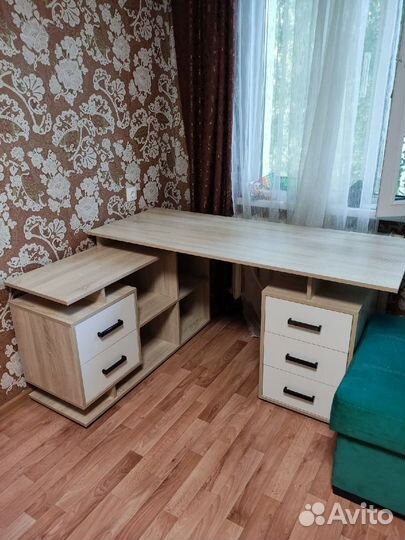 Стол письменный
