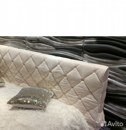 Чехол на изголовье кровати